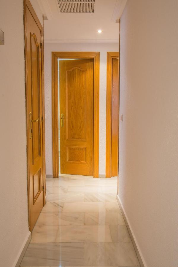 Ibericabeds Rejas Basic Apartment Granada Bagian luar foto