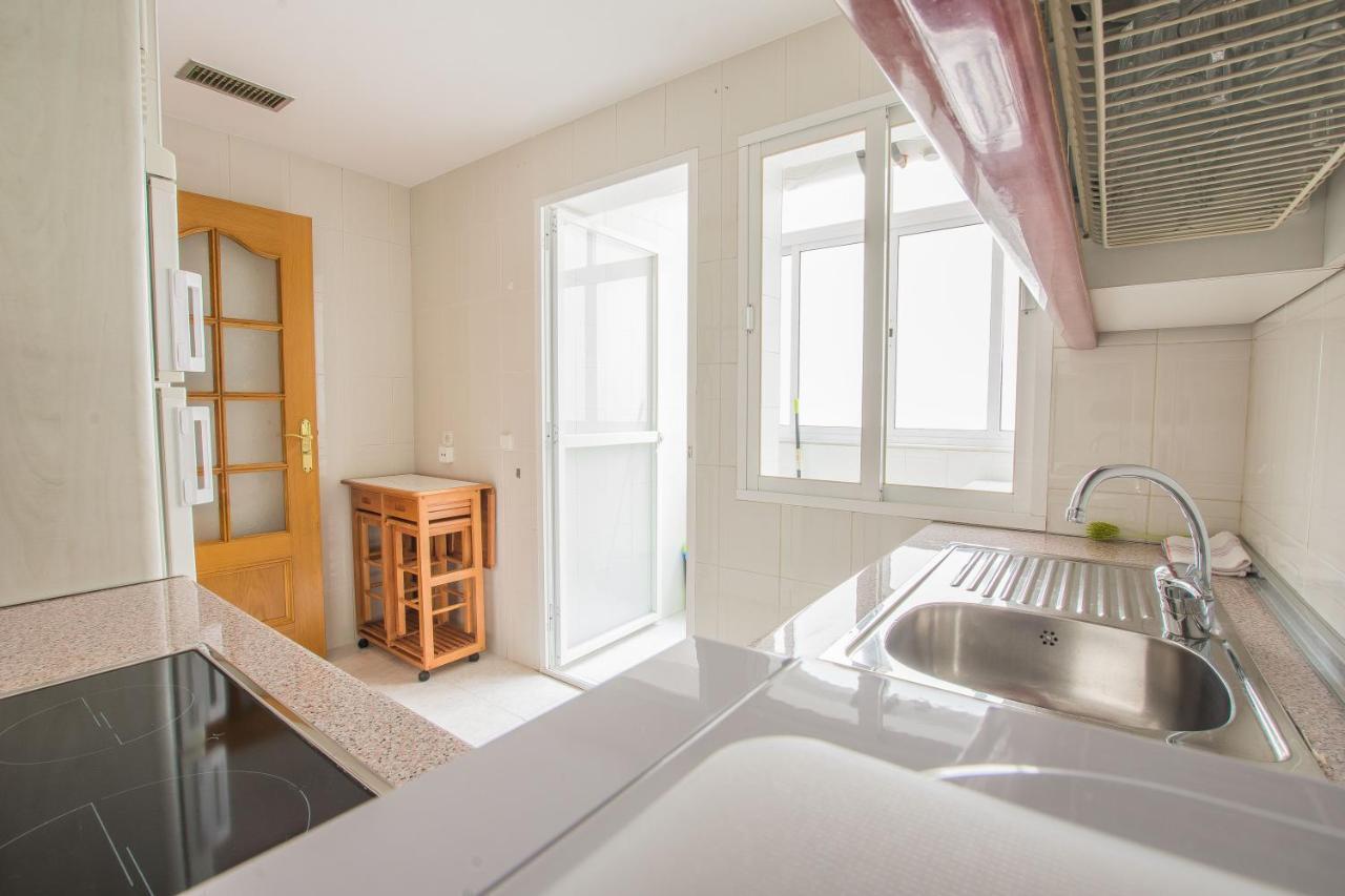 Ibericabeds Rejas Basic Apartment Granada Bagian luar foto