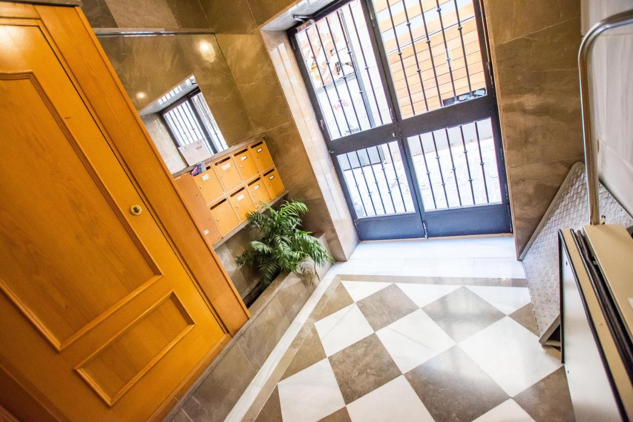 Ibericabeds Rejas Basic Apartment Granada Bagian luar foto