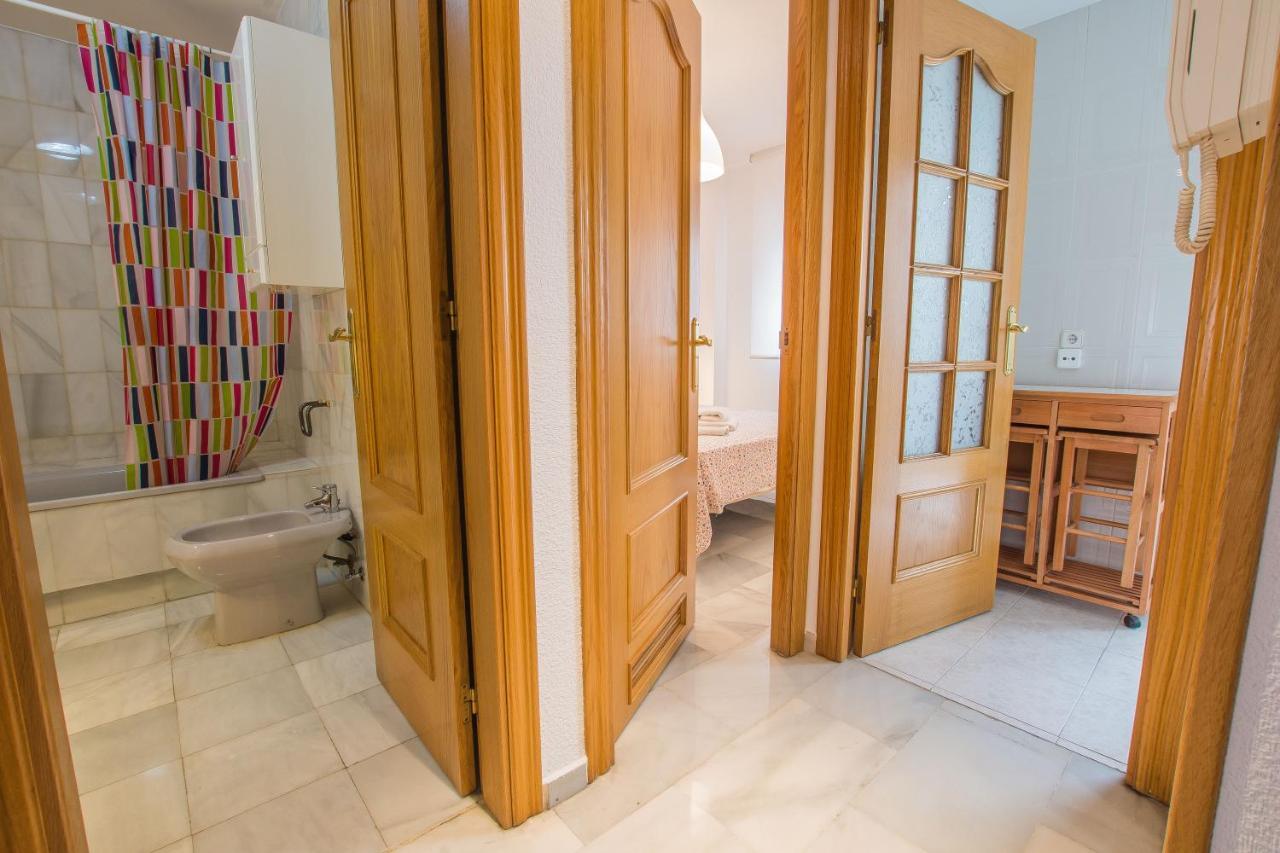 Ibericabeds Rejas Basic Apartment Granada Bagian luar foto
