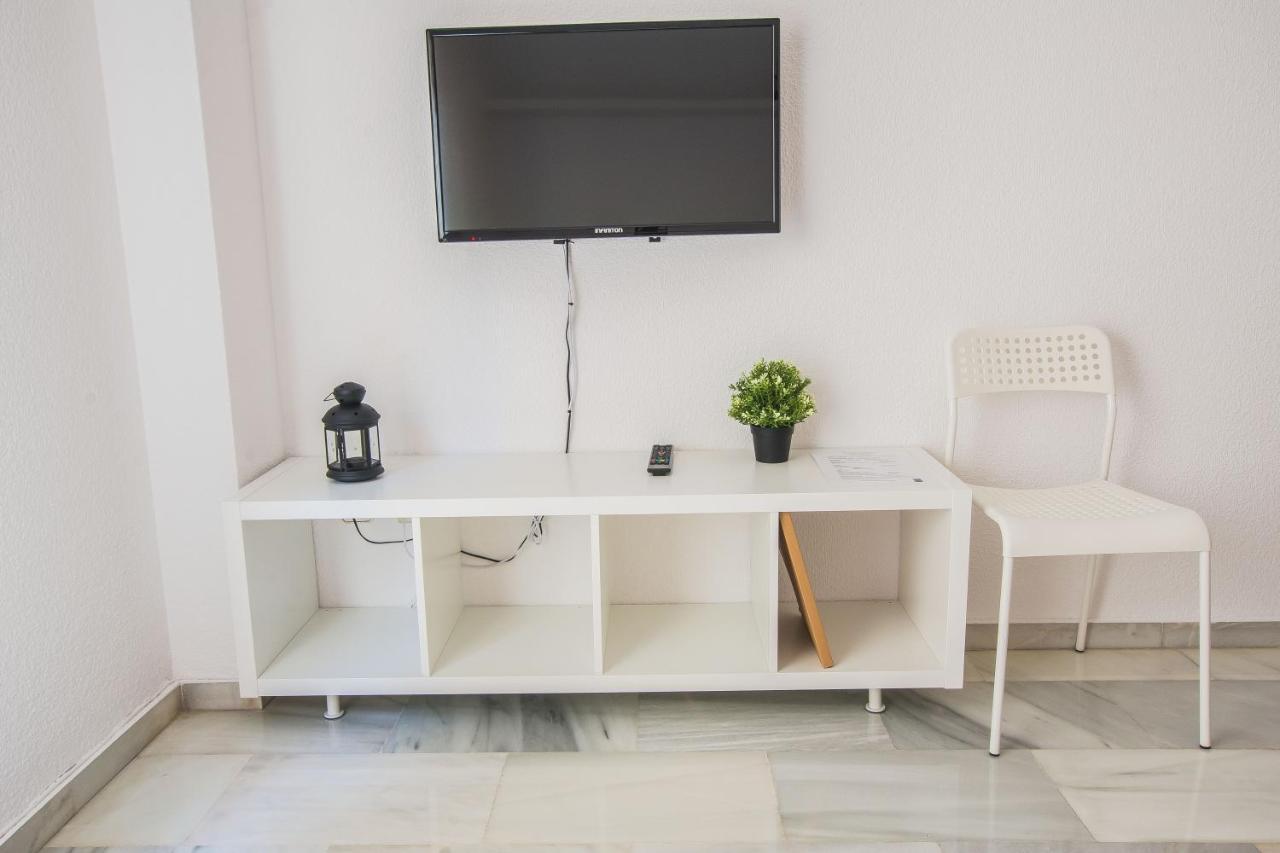 Ibericabeds Rejas Basic Apartment Granada Bagian luar foto