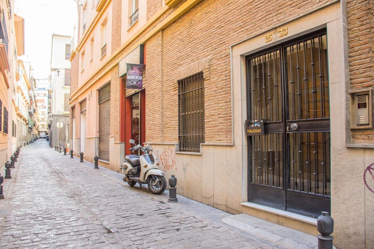 Ibericabeds Rejas Basic Apartment Granada Bagian luar foto
