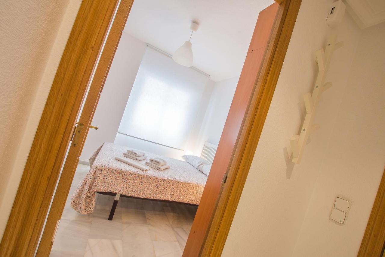 Ibericabeds Rejas Basic Apartment Granada Bagian luar foto