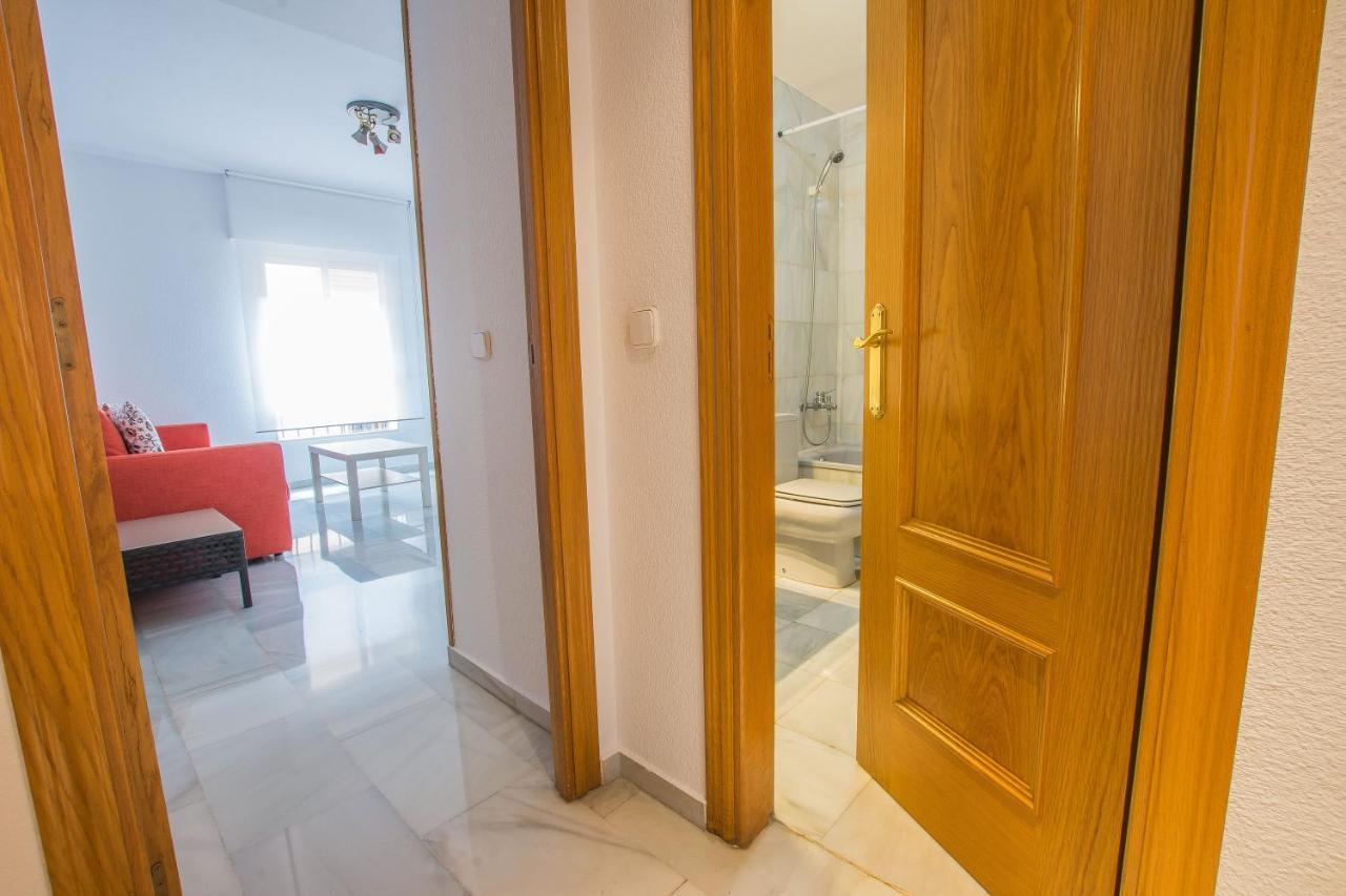 Ibericabeds Rejas Basic Apartment Granada Bagian luar foto
