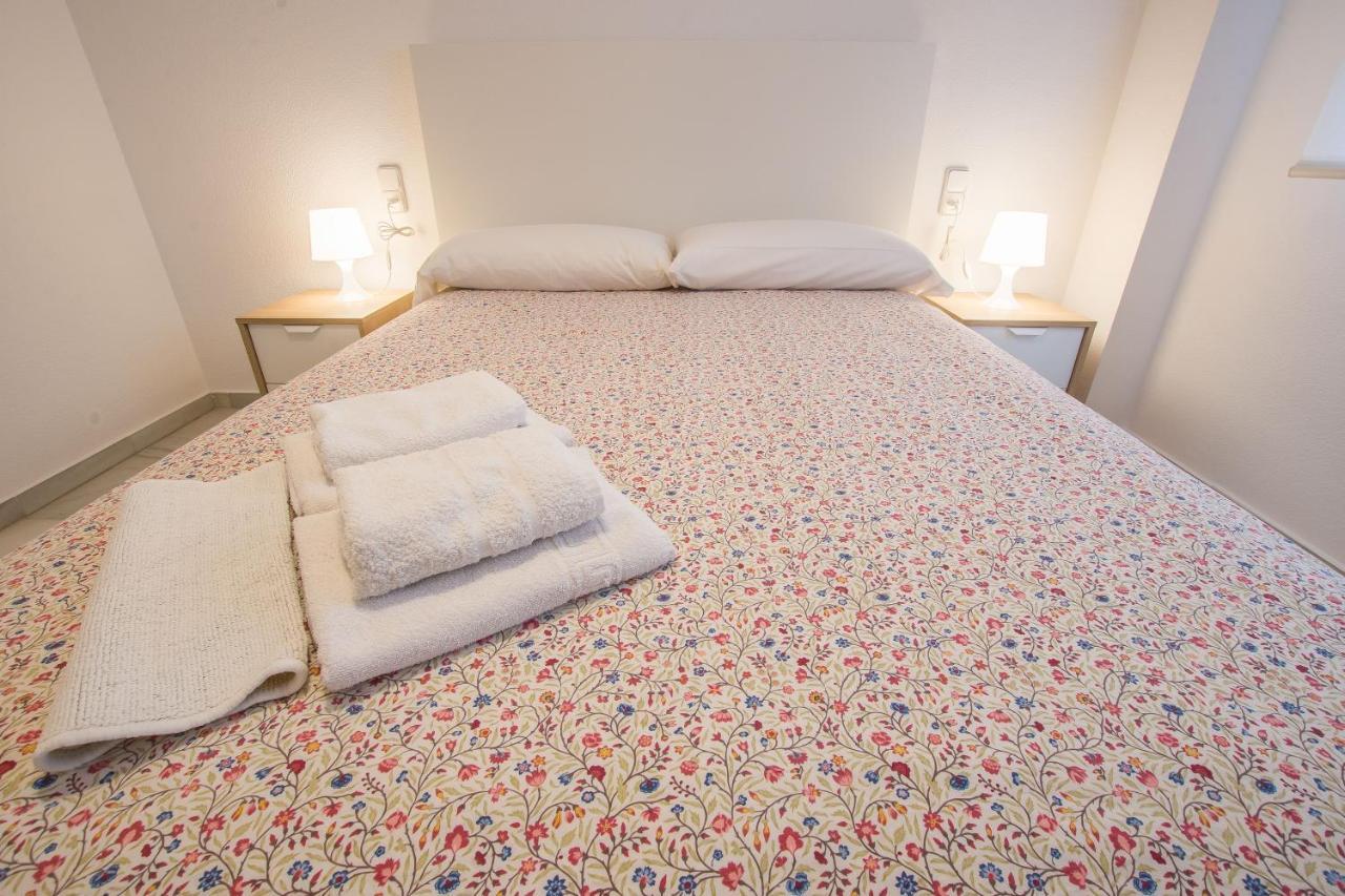 Ibericabeds Rejas Basic Apartment Granada Bagian luar foto
