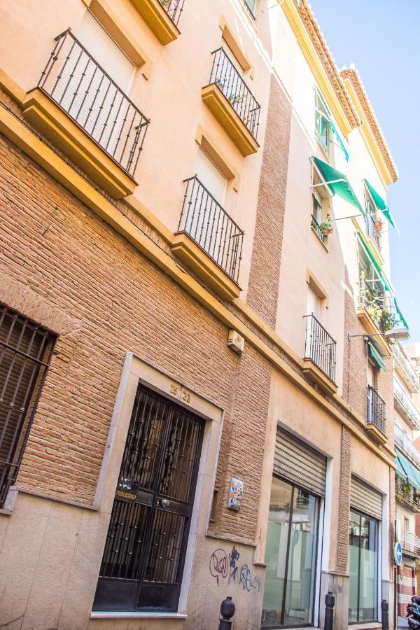 Ibericabeds Rejas Basic Apartment Granada Bagian luar foto