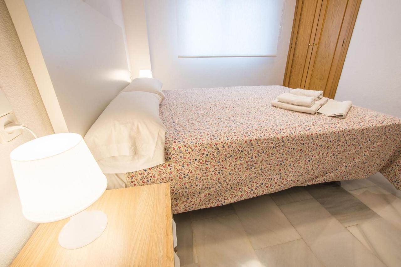 Ibericabeds Rejas Basic Apartment Granada Bagian luar foto