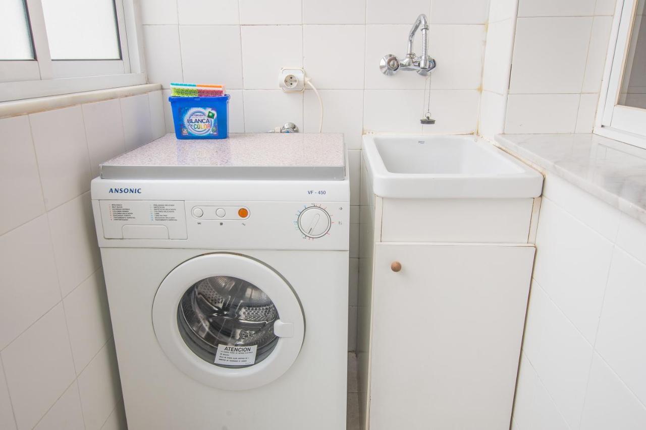 Ibericabeds Rejas Basic Apartment Granada Bagian luar foto